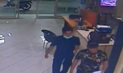 Rekaman CCTV 2 Petugas Pengantar Uang Bobol ATM di Pasar Tanah Abang