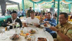 Isu Bangkai Babi, Plt Wali Kota Medan Ajak Warga Tidak Takut Makan Ikan<
