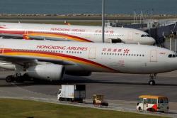 Demonstrasi Tak Kunjung Berakhir, Hong Kong Airlines Tak Bisa Bayar Gaji Karyawan