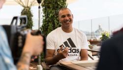 Terpesona, Ruud Gullit Acungkan 2 Jempol untuk Bek Legendaris Italia Ini