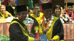 Jusuf Kalla Terima Gelar Doktor Honoris Causa dari Universitas Negeri Padang