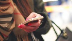 Studi Ungkap Cedera Kepala dan Leher Terkait Ponsel Meningkat