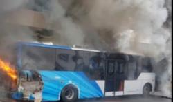 Detik-Detik Bus Operasional Maskapai Garuda Indonesia Terbakar di Bandara Soetta