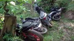 Takut Ditangkap saat Digerebek, Puluhan Tukang Judi Kabur Tinggalkan Motor