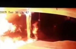 Rekaman CCTV Pekerja Gudang Besi Bakar Kantor dan Mobil Majikan