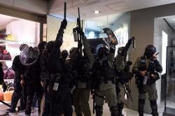 3 Pekan Ketenangan Berakhir, Bentrokan Kembali Pecah di Mal-Mal Hong Kong