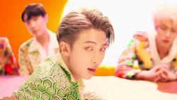RM BTS Ungkap Telah Kehilangan 33 Pasang AirPods, Nilainya Capai Puluhan Juta