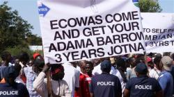 10.000 Warga Gambia Protes Tuntut Presiden Barrow Mundur