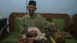 Viral Video Kakek Nenek Romantis di Kereta Api Prameks, Ternyata Sehari-hari Selalu Mesra<