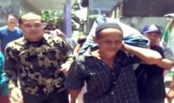 Video Kakek di Jombang Dapat Rumah Baru setelah 4 Tahun Tinggal di Kandang Sapi