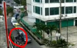 Video Ibu dan Anak di Pekanbaru Masuk ke Dalam Got karena Diserempet Pengendara Lawan Arus