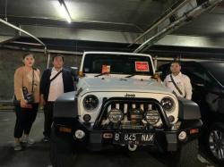 Tiga Mobil Mewah Menunggak Pajak Kedapatan Terparkir di Mal Citos