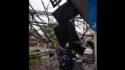 Hujan Deras, Menara RRI di Kebayoran Baru Roboh Timpa Rumah