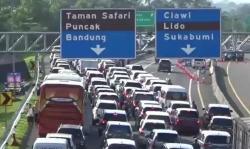 Arus Lalin Macet Arah ke Puncak, Polisi Berlakukan One Way