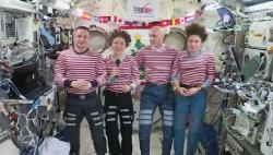 Merayakan Natal, Astronot Kirim Pesan Menyentuh dari Stasiun Luar Angkasa