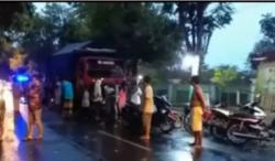 Detik-Detik Perempuan di Tuban Tewas Tabrak Truk sedang Parkir