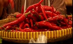 Jelang Tahun Baru, Harga Bawang dan Cabai di Kuningan Meroket<