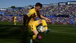 Barcelona Pinjamkan Carles Alena ke Real Betis hingga Akhir Musim