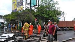 Kronologi Papan Reklame Roboh Tewaskan Driver Ojol di Cengkareng
