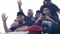 Video Ahmad Dhani Keluar Rutan Cipinang Disambut Istri dan Anak serta Para Pendukung