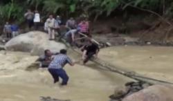 Detik-Detik Bupati Labuanbatu Utara Terjatuh ke Sungai