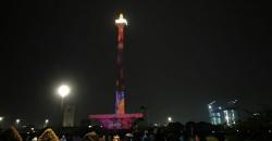 Keseruan Tahun Baru di Monas, Video Mapping Warna-warni Pikat Wisatawan Jakarta & Sekitar