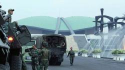 Wakil Ketua Komisi I DPR: Kata Tentara Mana Ada Granat Asap yang Meledak