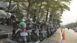 Belum Sepekan Anies Uji Coba, Jalur Khusus Sepeda Jadi Parkiran Ojek Online