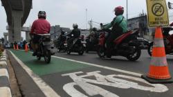 Pelanggaran Jalur Sepeda, Belasan Kendaraan Ditilang di Panglima Polim Jakarta Selatan