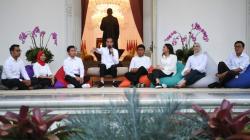 Jokowi Perkenalkan 7 Stafsus Presiden dari Kalangan Muda