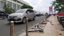Digeruduk Ribuan Warga saat Tahun Baru, Besi Pembatas Jembatan Amper Rusak