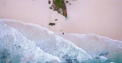Wisata di Sumba Menikmati Pantai Eksotis dengan Karang Bolong Mirip Cincin