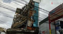 Video Gedung Bertingkat di Slipi Roboh