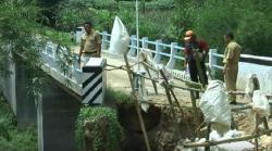 Jembatan Penghubung 2 Desa di Grobogan Terancam Ambruk usai Diterjang Banjir Bandang<