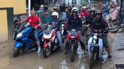 Forum Wartawan Otomotif Bantu Korban Banjir
