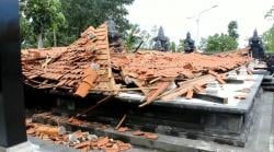 Pura Penataran Nangka di Karangasem Bali Roboh Diterjang Angin Kencang