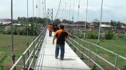 Rampung Dibangun, Jembatan Gantung Kali Bodri Siap Dilintasi<