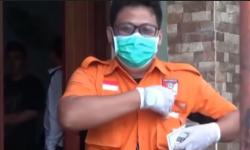 Video Olah TKP Kematian Lina, Polisi Bawa Barang Bukti