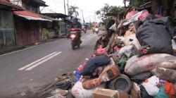 Perabot Rusak akibat Banjir Menggunung di Jakarta Barat, Warga Mengeluh Bau