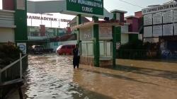 Tanggul Sungai Jebol, Banjir Lumpuhkan Aktivitas Warga di Grobogan<