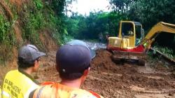 Tertutup Longsor, Jalur Utama Menuju Wisata Dieng dari Banjarnegara Dialihkan<