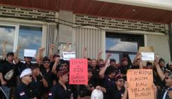 Ratusan Sopir Taksi Online Datangi Kantor Grab, Protes Pemutusan Sepihak