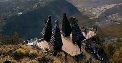 Indahnya Lautan Pasir Bromo dari Puncak Seruni, Spot Terpopuler Wisatawan<