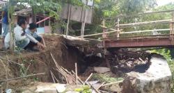 Jembatan Ambrol, Aktivitas Warga 2 Desa di Kendal Terganggu