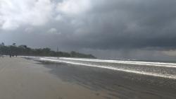 3 Wisatawan Tewas Terseret Ombak, Bupati Garut Akan Tutup Pantai Cijeruk<