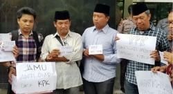 Pimpinan KPK Dapat Hadiah Jamu Antidiare dari Ray Rangkuti