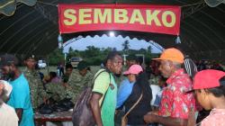 Satgas Pamtas RI-PNG Yonif 411 Kostrad Gelar Pasar Murah di Merauke Papua