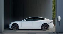 Tesla Jual Perangkat Pengisian Mobil Listrik di Rumah, Bisa Dipantau Lewat Ponsel