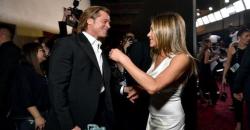 Brad Pitt Pegang Tangan Jennifer Aniston, Netizen Heboh