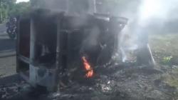 Minibus Tabrak Pohon lalu Terbakar di Pangandaran, Sopir Tewas dan Penumpang Kritis